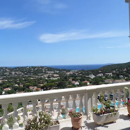 La Bastide Fleurie Rez De Piscine Διαμέρισμα Cavalaire-sur-Mer